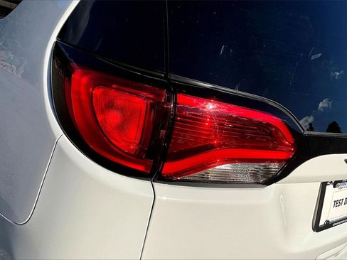 Used 2020 Chrysler Pacifica Touring-L w/ S Appearance Package image 21