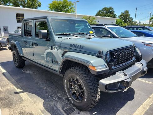 Used 2024 Jeep Gladiator Sport AWD/4WD image 2