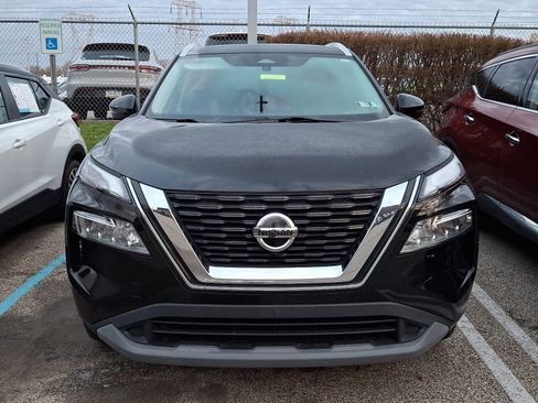 Used 2021 Nissan Rogue SV w/ Premium Package image 2