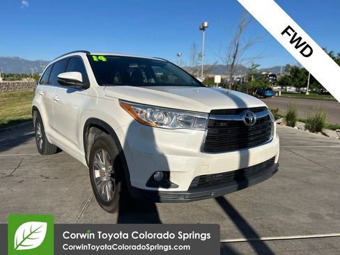 Used 2014 Toyota Highlander XLE FWD image 1