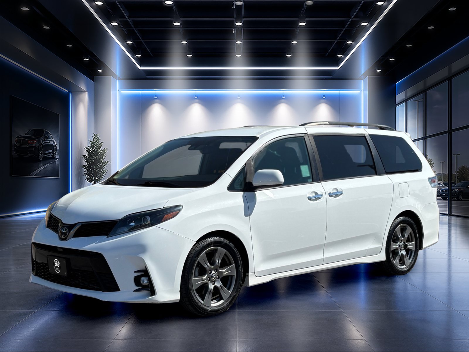 Used 2020 Toyota Sienna SE w/ Carpet Mat Package FWD image 8