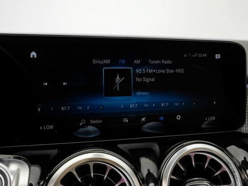 Used 2023 Mercedes-Benz GLB 250 4MATIC w/ Premium Package image 29
