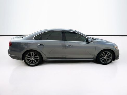 Used 2017 Volkswagen Passat 1.8T SEL Premium FWD image 4