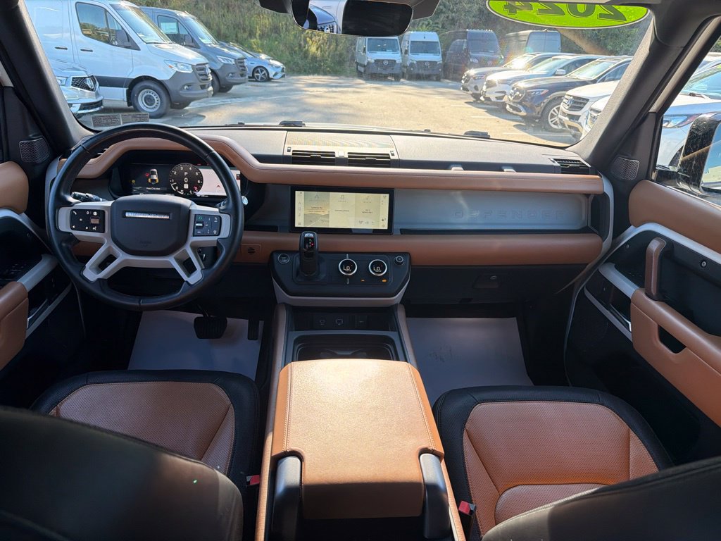 Used 2024 Land Rover Defender 110 X-Dynamic SE AWD/4WD image 11