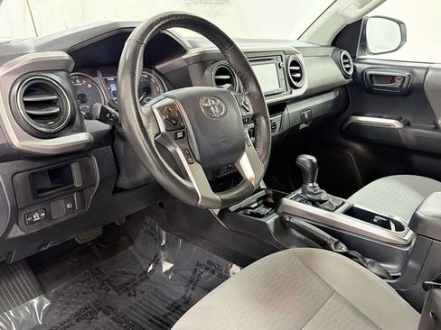 Certified 2018 Toyota Tacoma SR5 AWD/4WD image 12