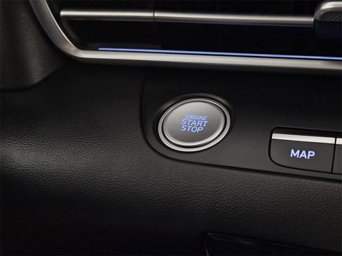 Used 2025 Hyundai Elantra Limited image 19