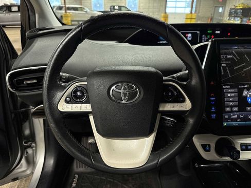 Used 2017 Toyota Prius Prime Premium image 18