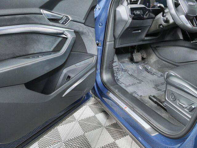 Used 2023 Audi e-tron S Prestige w/ Prestige Package AWD/4WD image 10