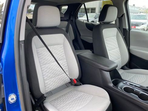 Used 2019 Chevrolet Equinox LT w/ Sun & Navigation Package image 9