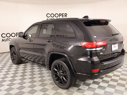 Used 2022 Jeep Grand Cherokee Laredo X AWD/4WD image 23