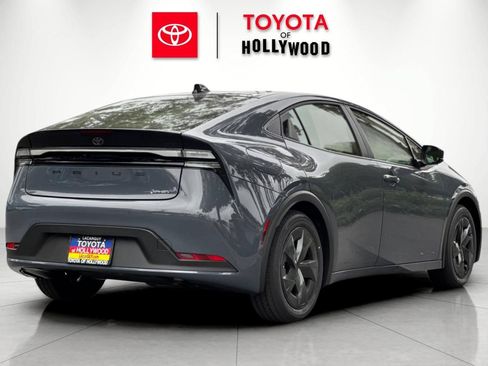 New 2026 Toyota Prius Plug-In Hybrid FWD image 4
