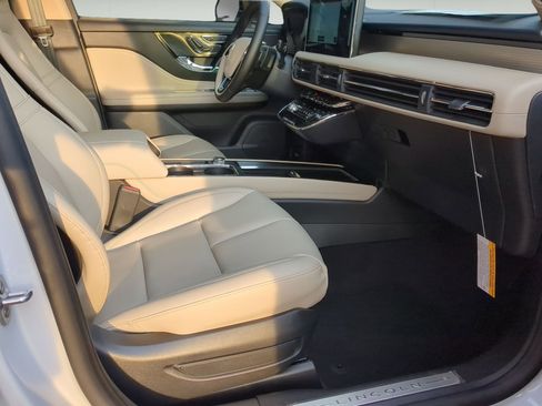 New 2026 Lincoln Corsair Premiere FWD image 23