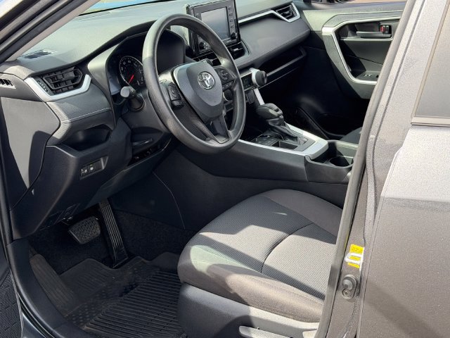 Used 2021 Toyota RAV4 LE FWD image 12