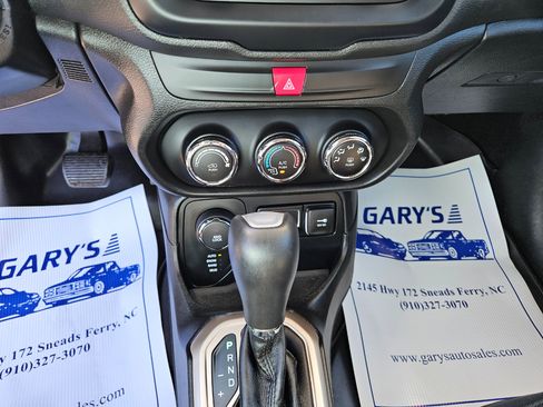 Used 2016 Jeep Renegade 75th Anniversary image 23