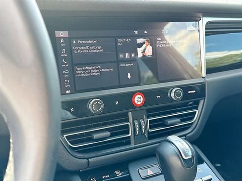 Certified 2025 Porsche Macan AWD/4WD image 28