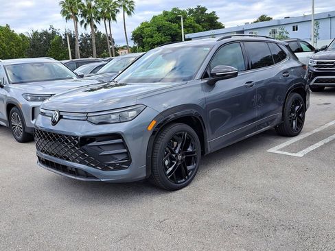 New 2026 Volkswagen Tiguan SE R-Line image 3