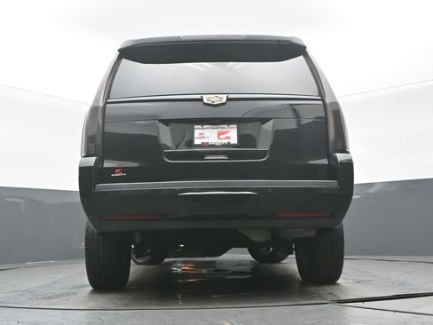 Used 2020 Cadillac Escalade Luxury w/ Escalade Sport Edition image 30
