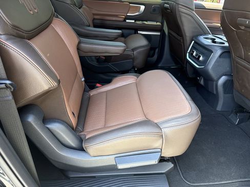 Used 2025 Ford Expedition Max King Ranch image 15