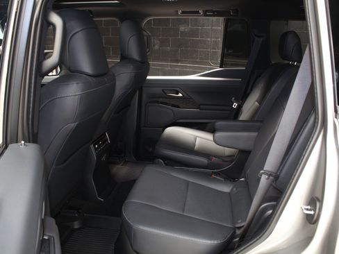 Used 2025 Lexus GX 550 w/ Cold Area Package AWD/4WD image 42