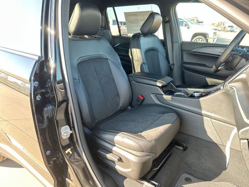 New 2025 Jeep Grand Cherokee L Altitude image 25