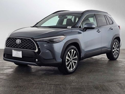 Used 2024 Toyota Corolla Cross XLE w/ Convenience Package image 5