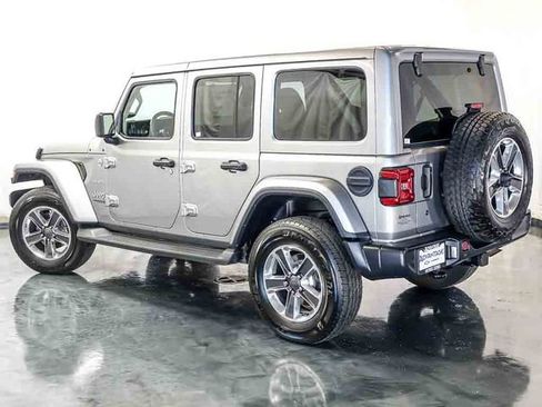 Used 2019 Jeep Wrangler Unlimited Sahara AWD/4WD image 9