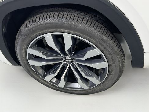 Used 2022 Volkswagen Atlas Cross Sport SEL Premium R-Line image 31