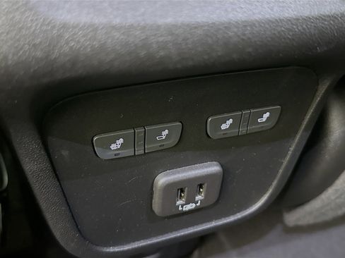 Used 2022 Chevrolet Equinox Premier image 30