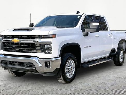 Used 2025 Chevrolet Silverado 2500 LT w/ Convenience Package image 3