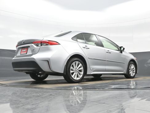 Used 2025 Toyota Corolla LE w/ LE Premium Package image 31