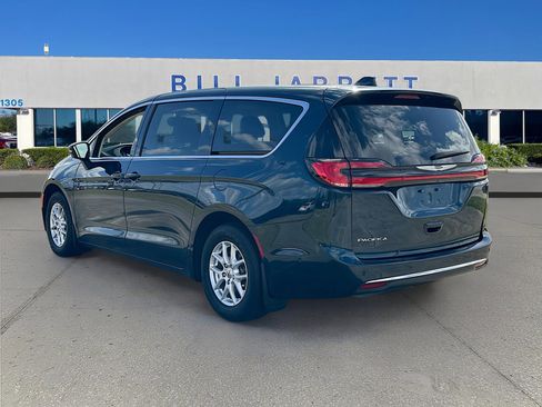 Used 2023 Chrysler Pacifica Touring-L image 5