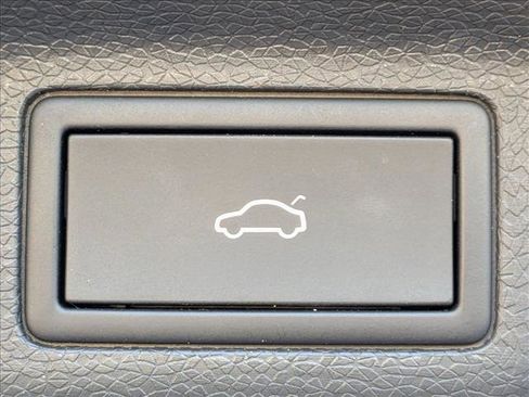 Used 2025 Volkswagen ID. Buzz 1st Edition AWD/4WD image 17