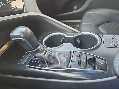 Used 2019 Toyota Camry XSE w/ Navigation Package FWD image 26