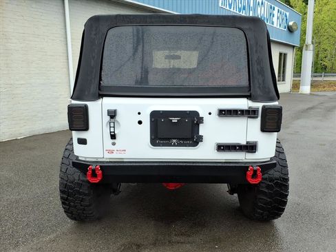 Used 2016 Jeep Wrangler Sport AWD/4WD image 4