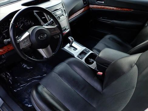 Used 2010 Subaru Outback 2.5i Limited w/ Popular Equipment Group 3B AWD/4WD image 9