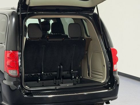 Used 2018 Dodge Grand Caravan SXT image 13