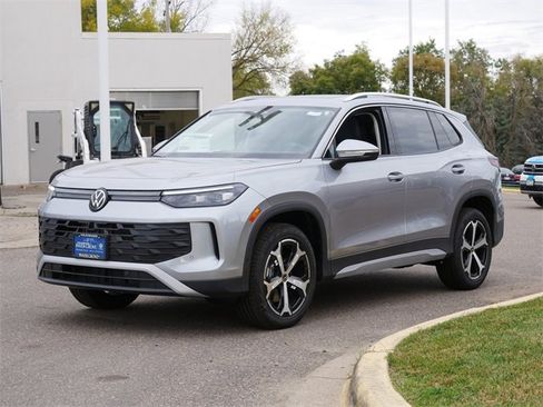 New 2025 Volkswagen Tiguan SE image 4