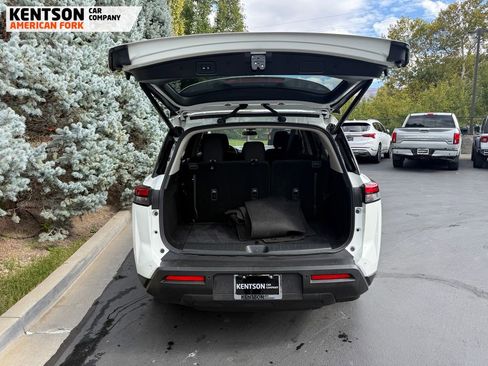 Used 2025 Nissan Pathfinder SV image 38