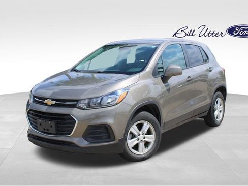 Used 2021 Chevrolet Trax LS w/ Tint and Cruise Package AWD/4WD image 1