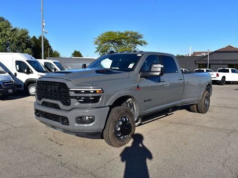 New 2026 RAM 3500 Limited AWD/4WD image 32