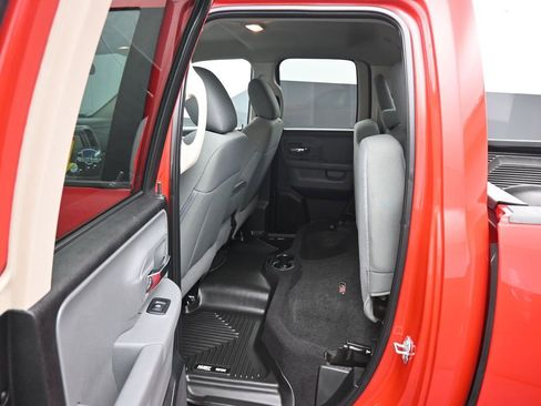 Used 2018 RAM 1500 Classic SLT AWD/4WD image 31