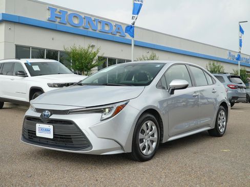 Used 2023 Toyota Corolla LE FWD image 1