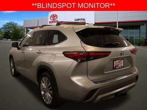 Used 2023 Toyota Highlander Platinum AWD/4WD image 6