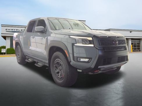 Used 2025 Nissan Frontier PRO-4X AWD/4WD image 3