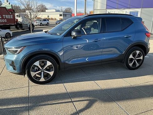 Certified 2025 Volvo XC40 B5 Plus image 11