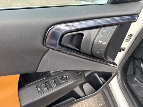 Used 2025 BMW X3 xDrive30i w/ Premium Package image 18