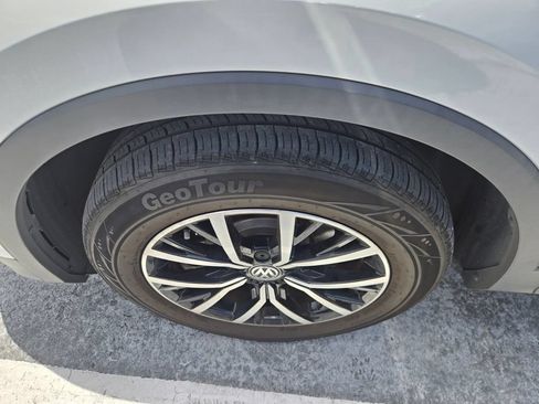 Certified 2021 Volkswagen Tiguan SE w/ Panoramic Sunroof Package FWD image 7