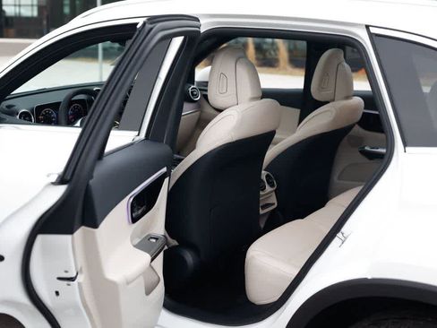 Used 2026 Mercedes-Benz GLC 300 4MATIC image 21