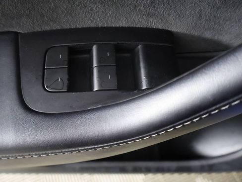 Used 2021 Tesla Model Y Long Range AWD/4WD image 34