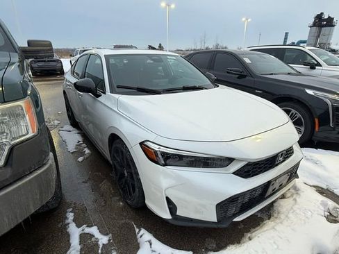 Used 2025 Honda Civic Sport image 3